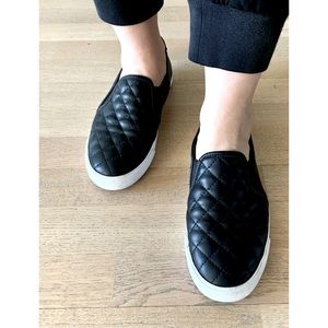 G by Guess Black quilted slide sneakers